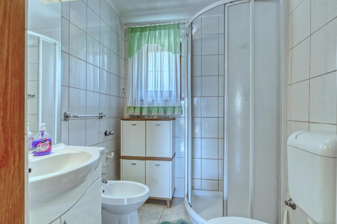 Apartmets Slavica 1644 Banjole Exterior foto